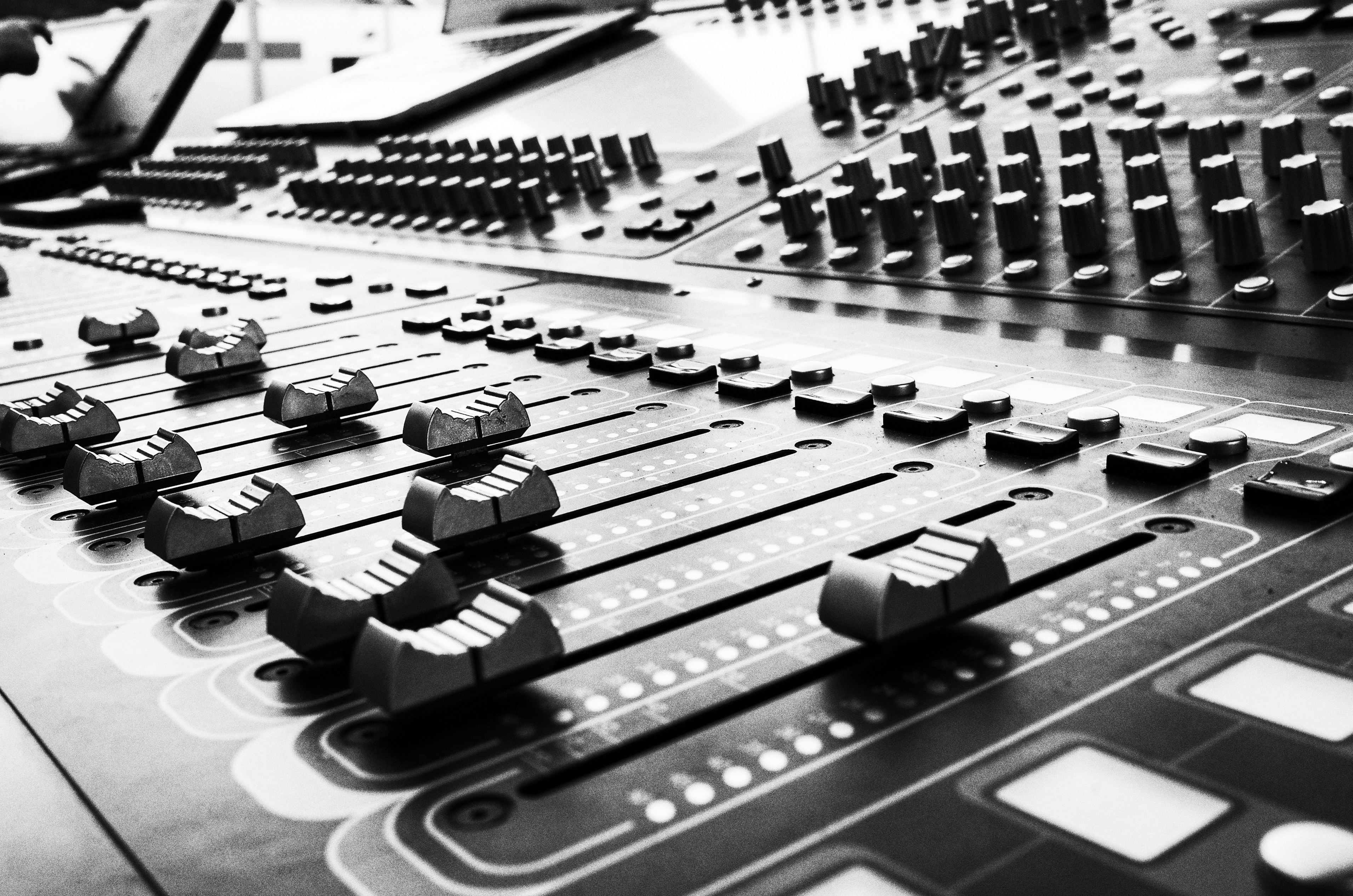 Mixing console